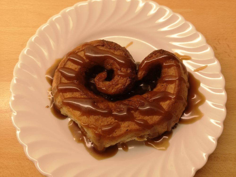 lappeteppet-kanelbolle-karamell